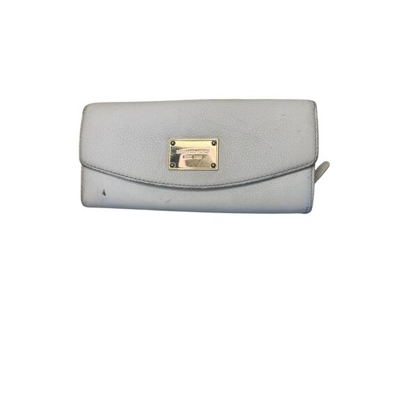 Michael Kors White Leather Wallet Continental Bifold Clutch with Gold Logo Plate - Picture 1 of 8
